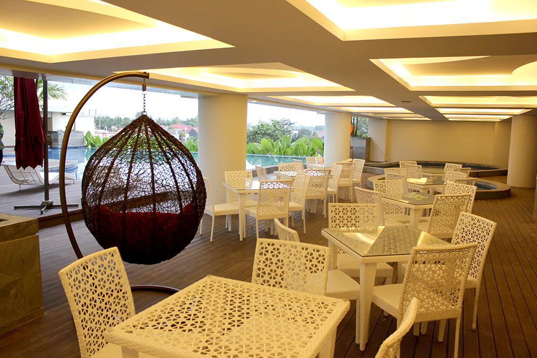 The Alana Yogyakarta Hotel And Convention Center Sleman  Exterior photo