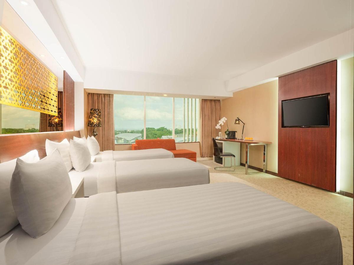 The Alana Yogyakarta Hotel And Convention Center Sleman  Exterior photo