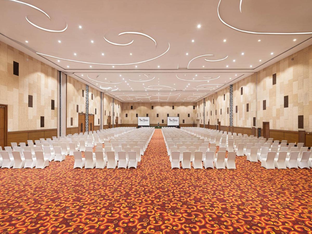 The Alana Yogyakarta Hotel And Convention Center Sleman  Exterior photo