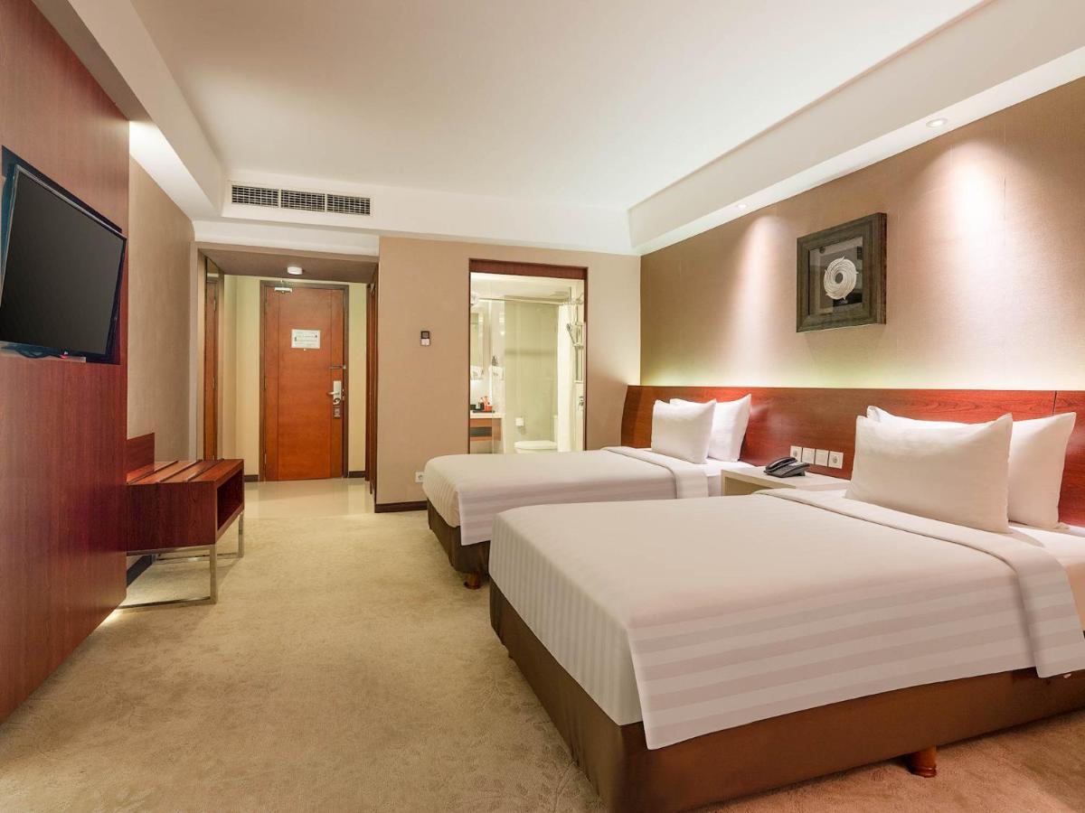 The Alana Yogyakarta Hotel And Convention Center Sleman  Exterior photo