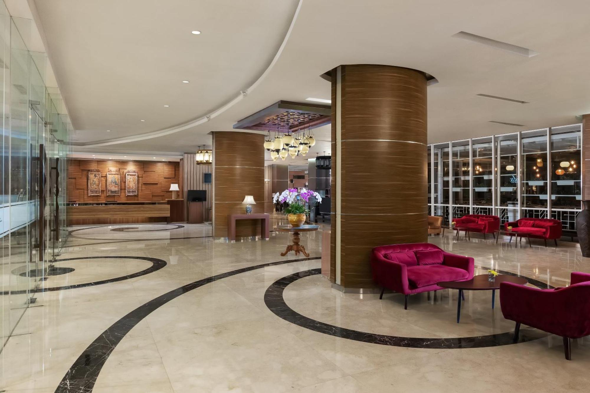 The Alana Yogyakarta Hotel And Convention Center Sleman  Exterior photo