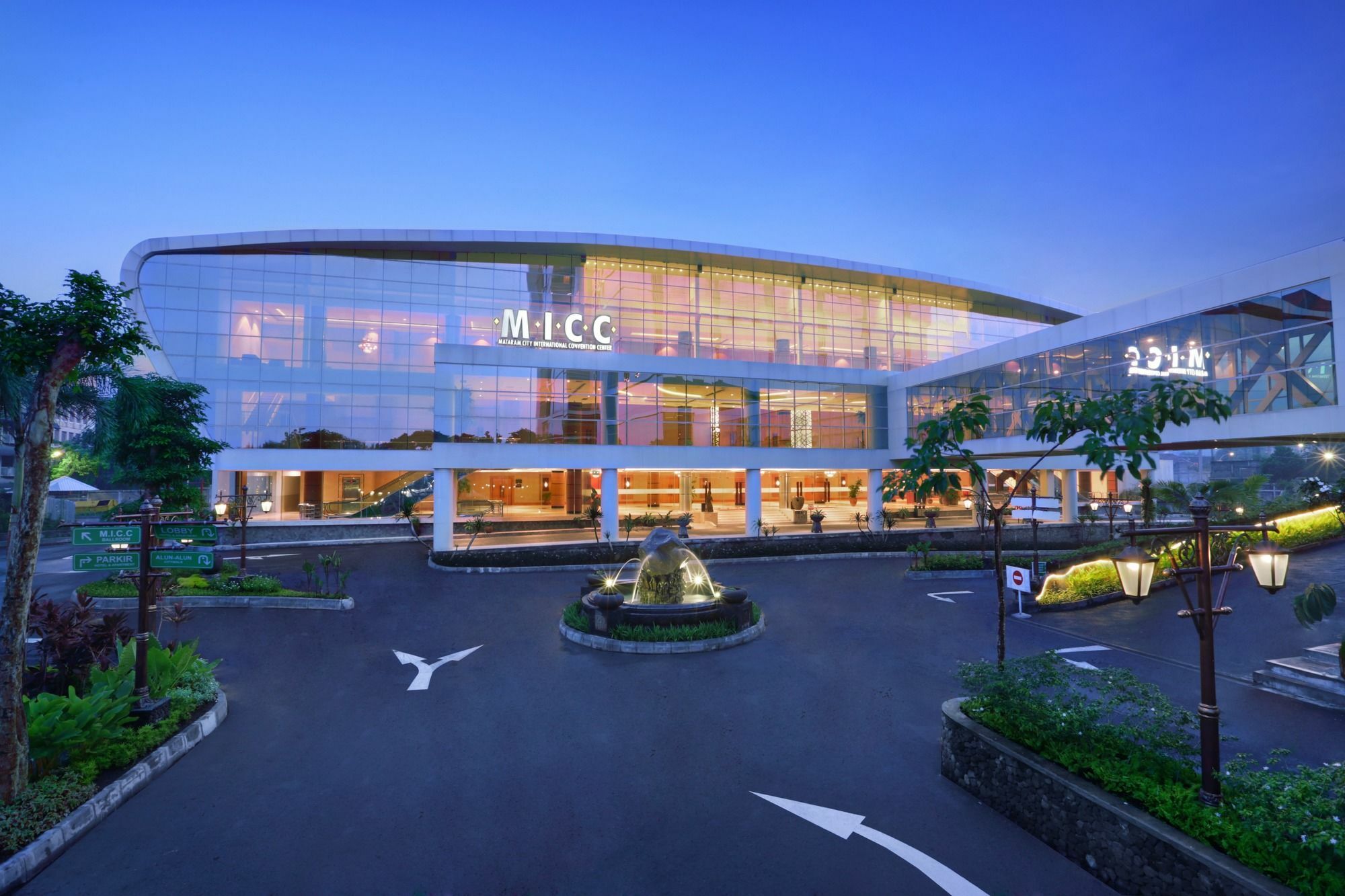 The Alana Yogyakarta Hotel And Convention Center Sleman  Exterior photo